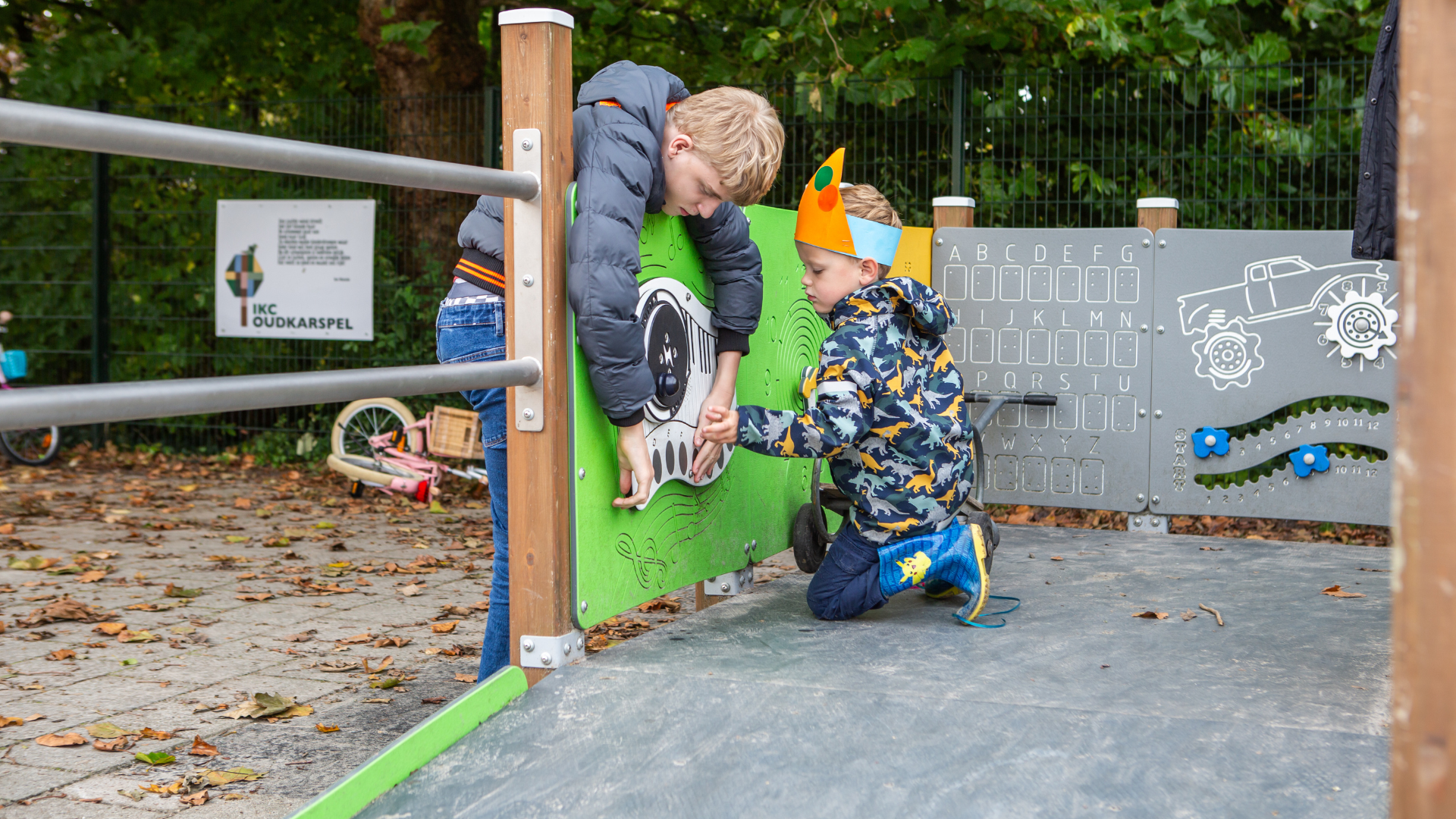 Schoolplein Stichting Kanz leerlingen met en zonder beperking spelen